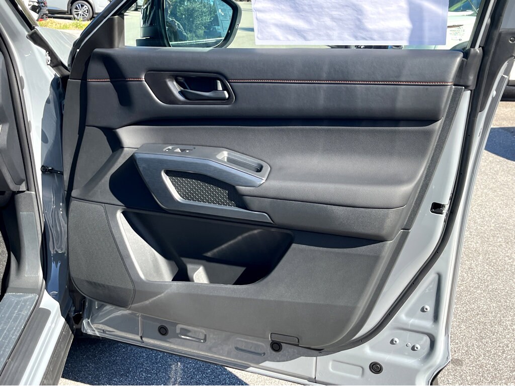 2025 Nissan Pathfinder Rock Creek photo 4