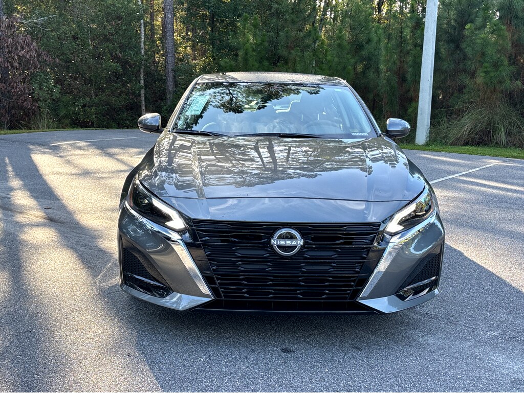 2025 Nissan Altima SV photo 2