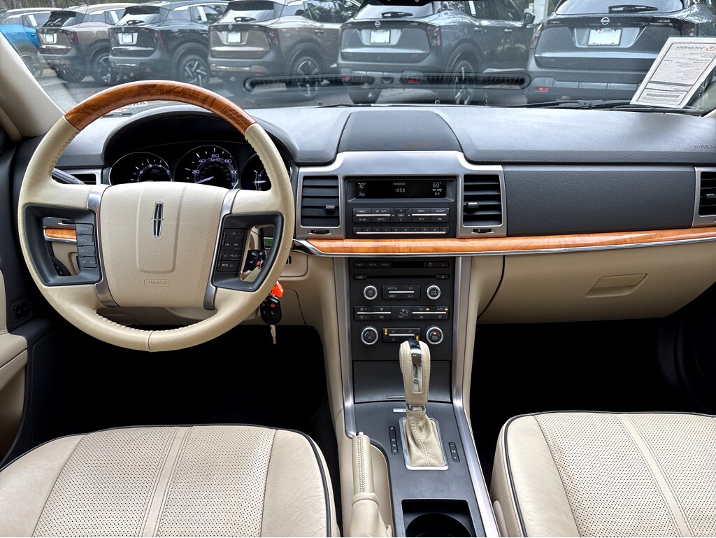 2010 Lincoln MKZ Base photo 4