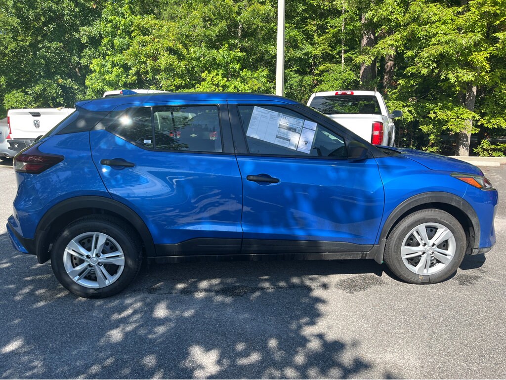 2025 Nissan Kicks Play S photo 3