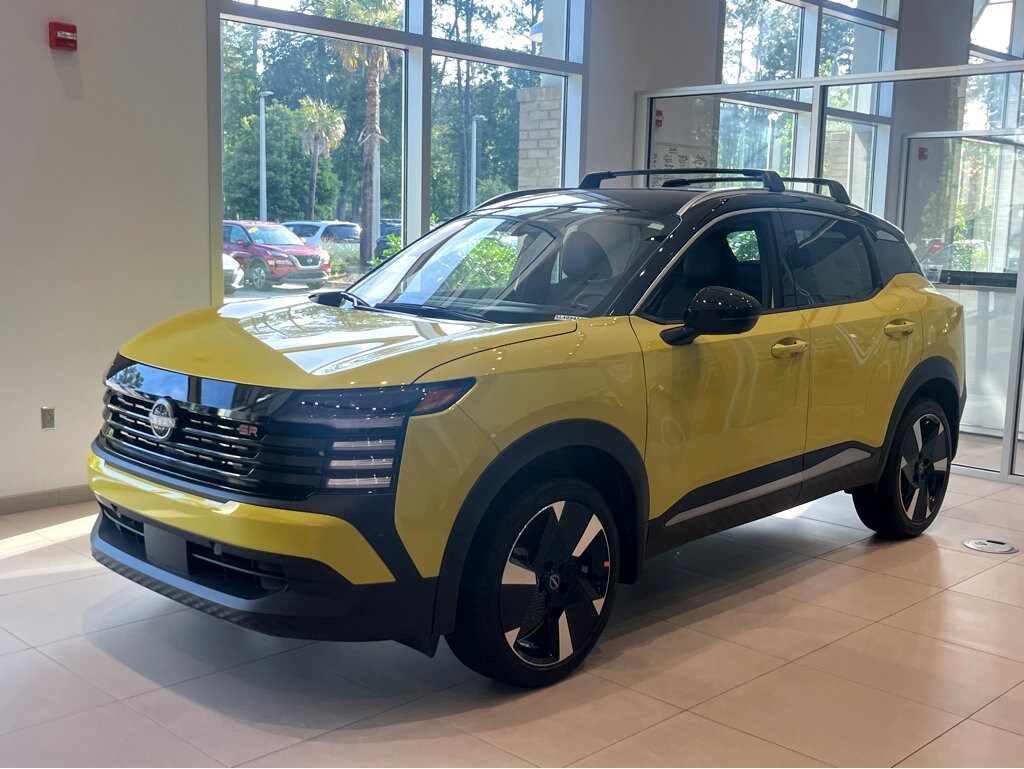 2025 Nissan Kicks SR photo 2