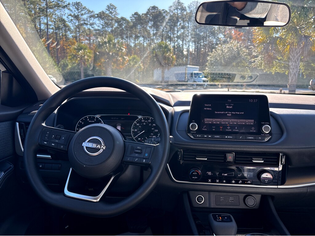 2022 Nissan Rogue SV photo 4