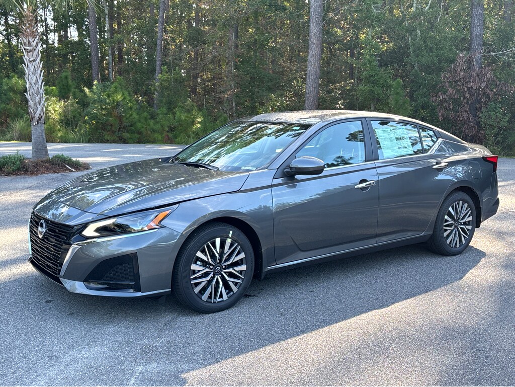 2025 Nissan Altima SV photo 3