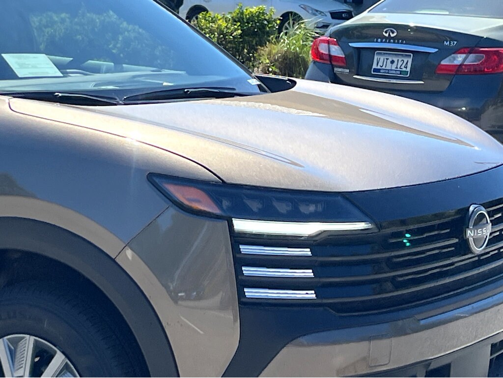 2025 Nissan Kicks SR photo 4