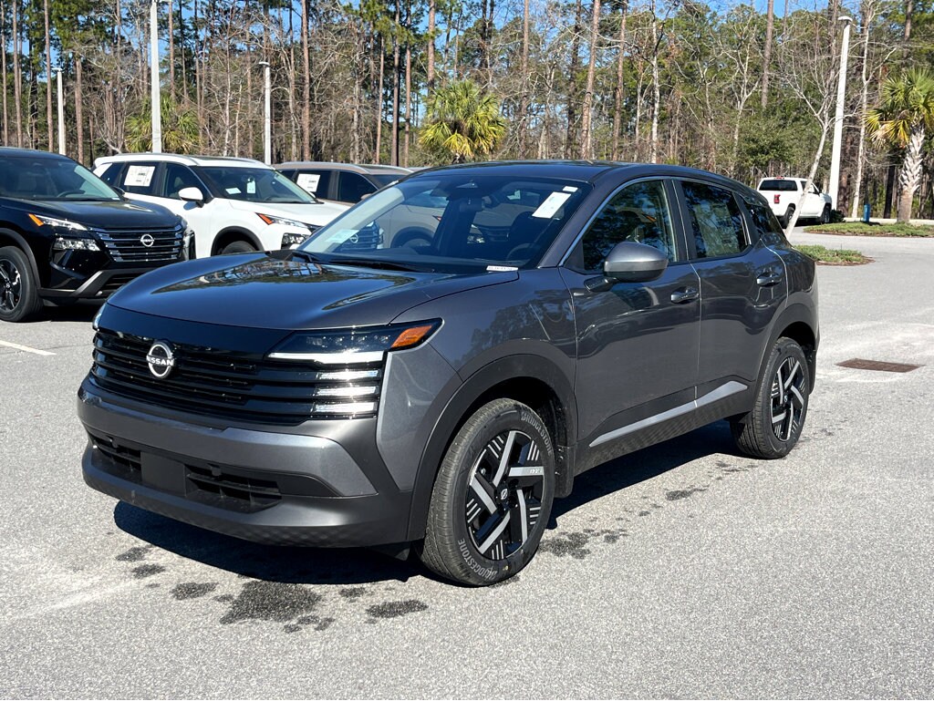 2025 Nissan Kicks SR photo 3