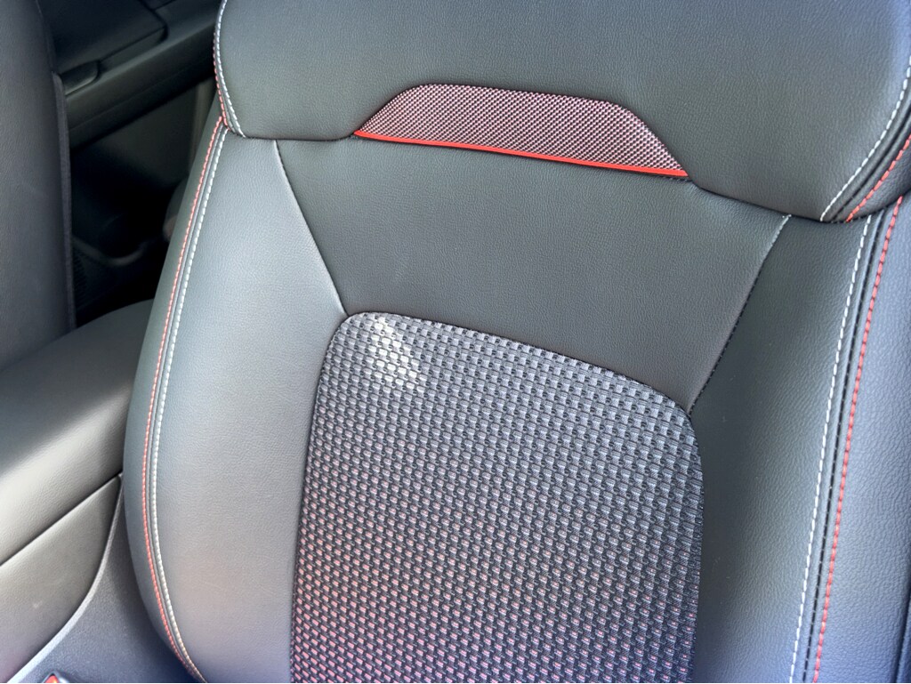 2026 Nissan Kicks SR photo 4