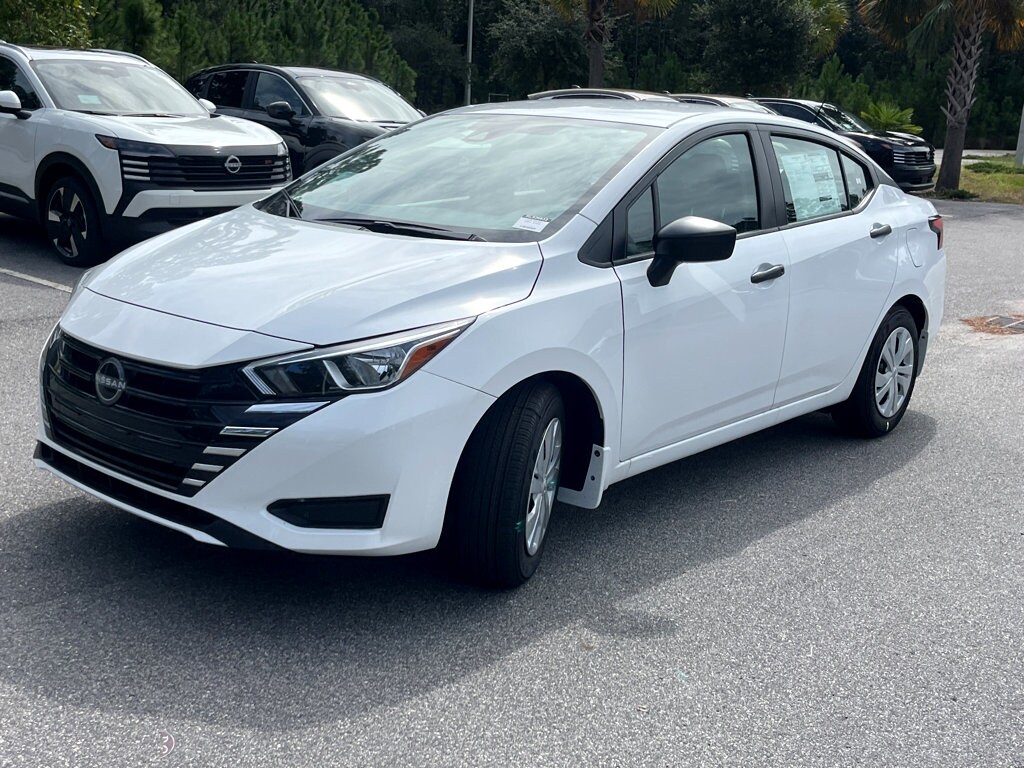 2025 Nissan Versa 1.6 S photo 3