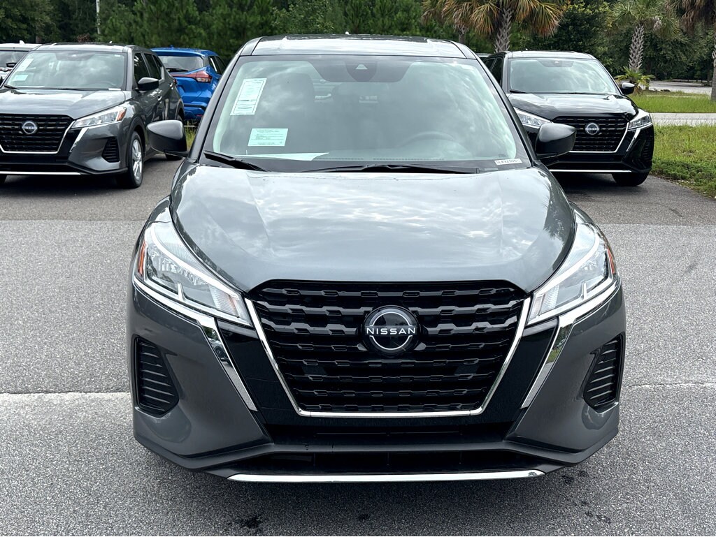 2025 Nissan Kicks Play S photo 2