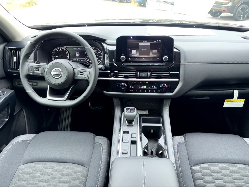 2025 Nissan Pathfinder SV photo 3