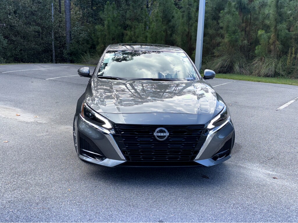 2025 Nissan Altima SL photo 2