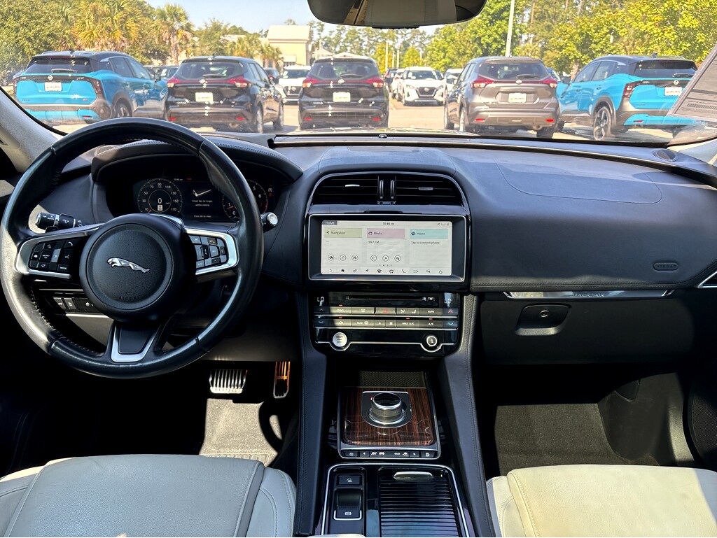 2019 Jaguar F-PACE Prestige photo 4