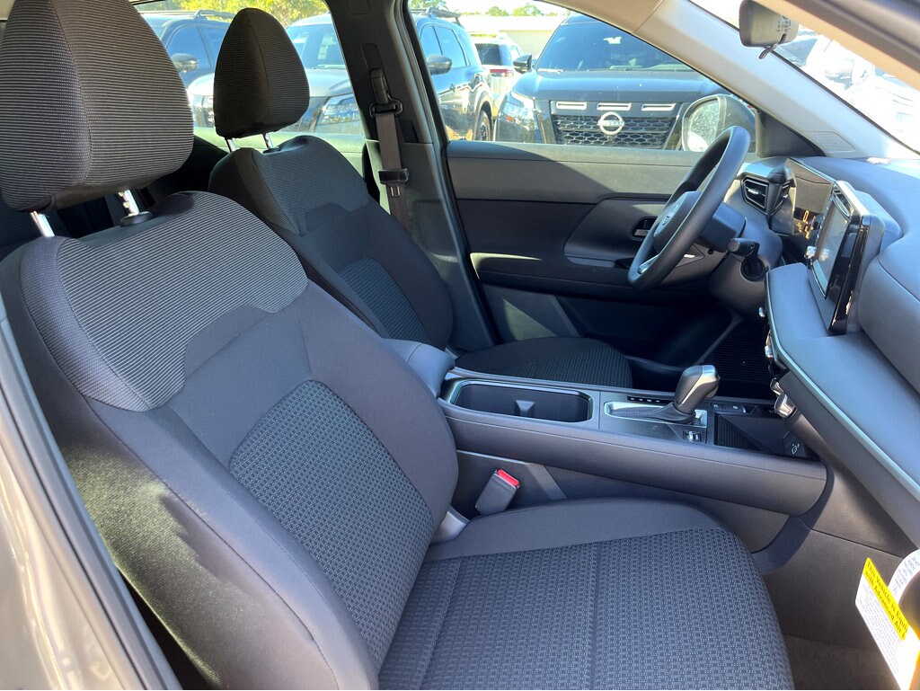 2025 Nissan Kicks Play S photo 4