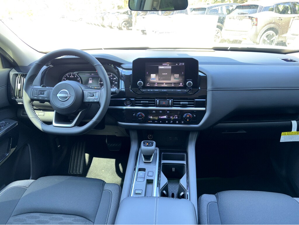 2025 Nissan Pathfinder SV photo 4