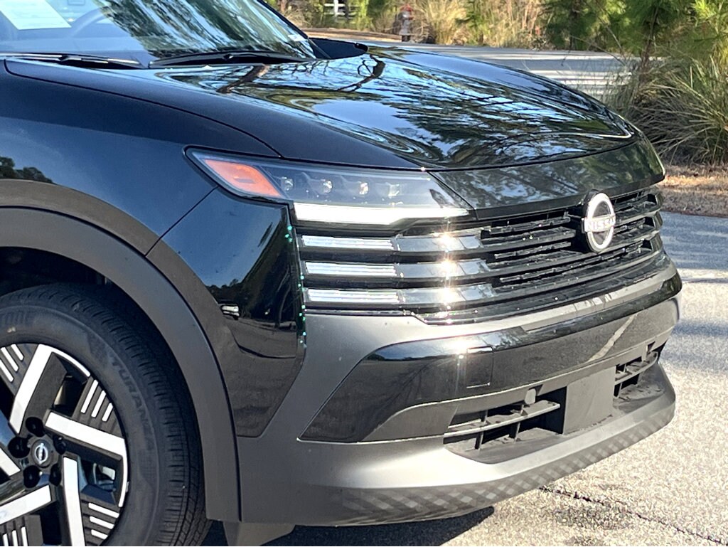 2025 Nissan Kicks SV photo 3
