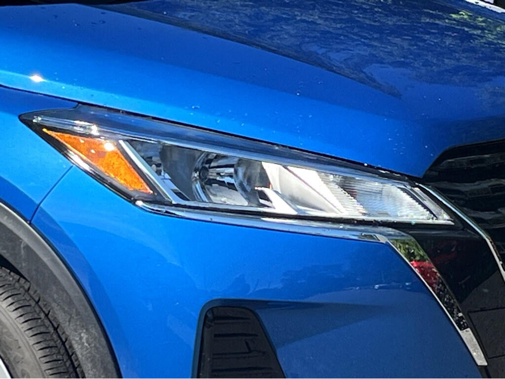 2025 Nissan Kicks Play S photo 2