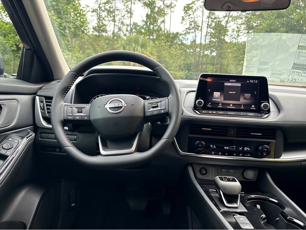 2026 Nissan Rogue SV photo 2