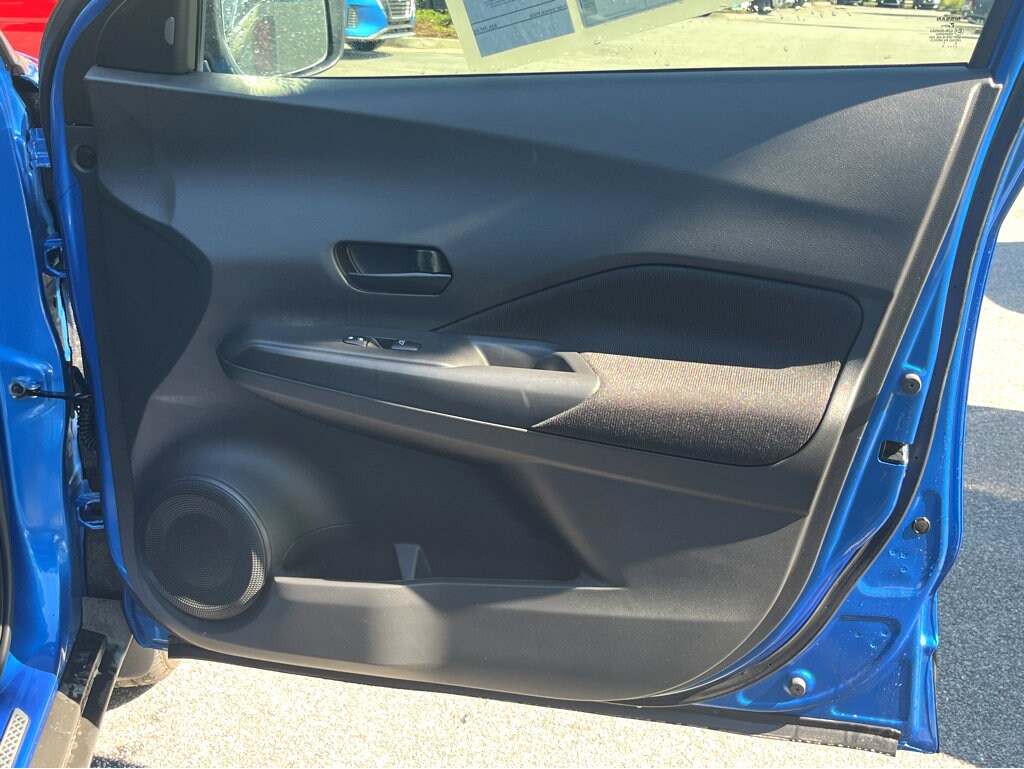 2025 Nissan Kicks Play S photo 3