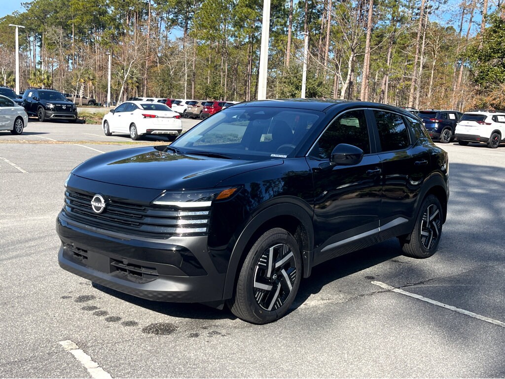 2025 Nissan Kicks SV photo 2