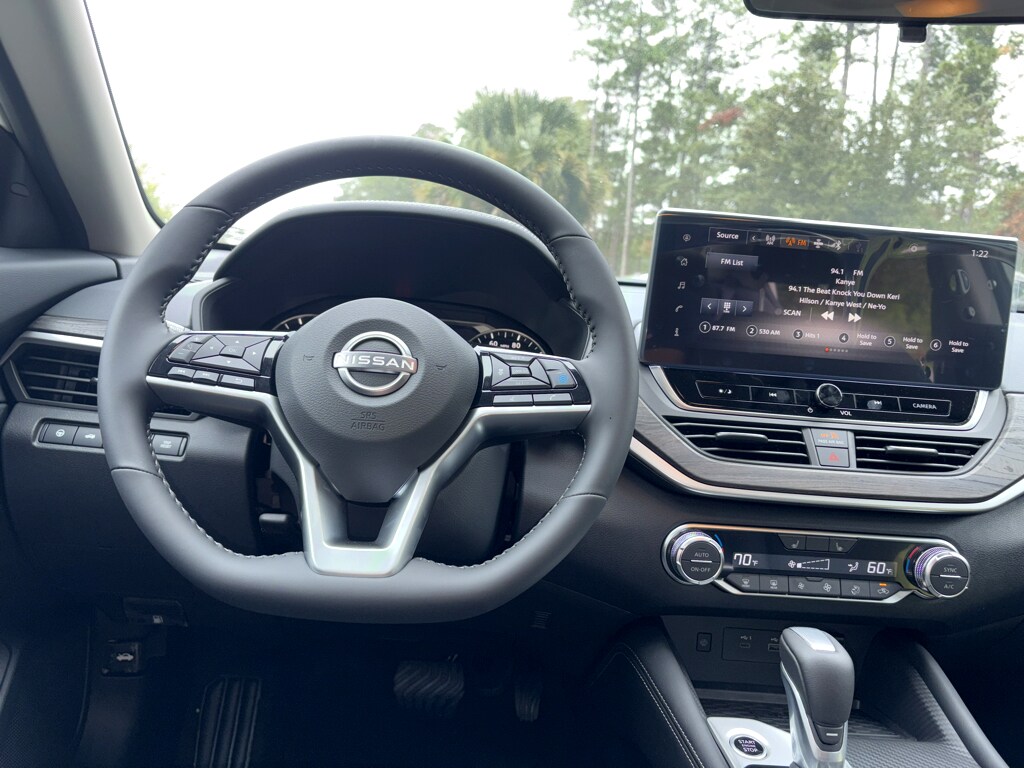 2025 Nissan Altima SV photo 3