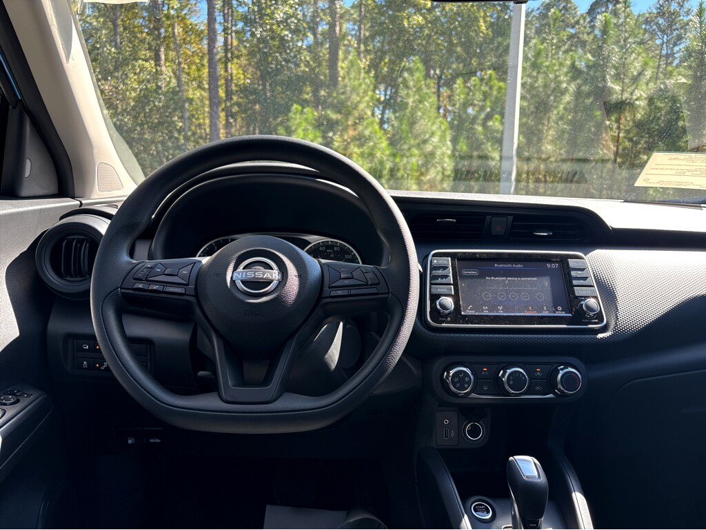 2025 Nissan Kicks Play S photo 4