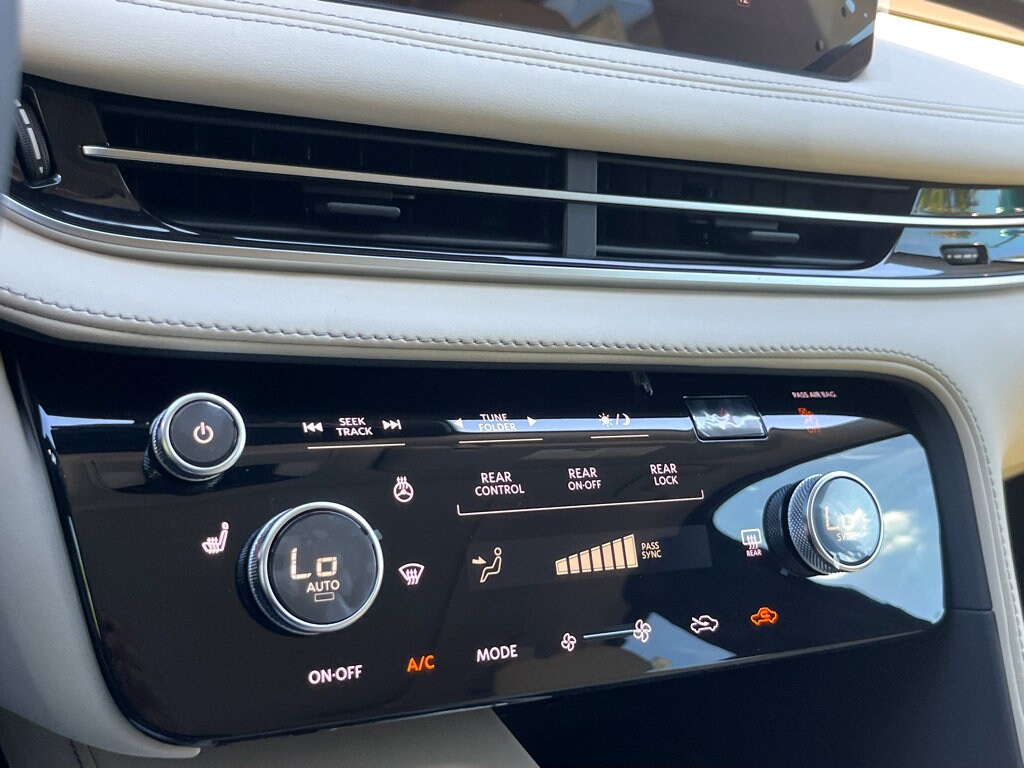 2025 Infiniti QX60 Pure photo 3