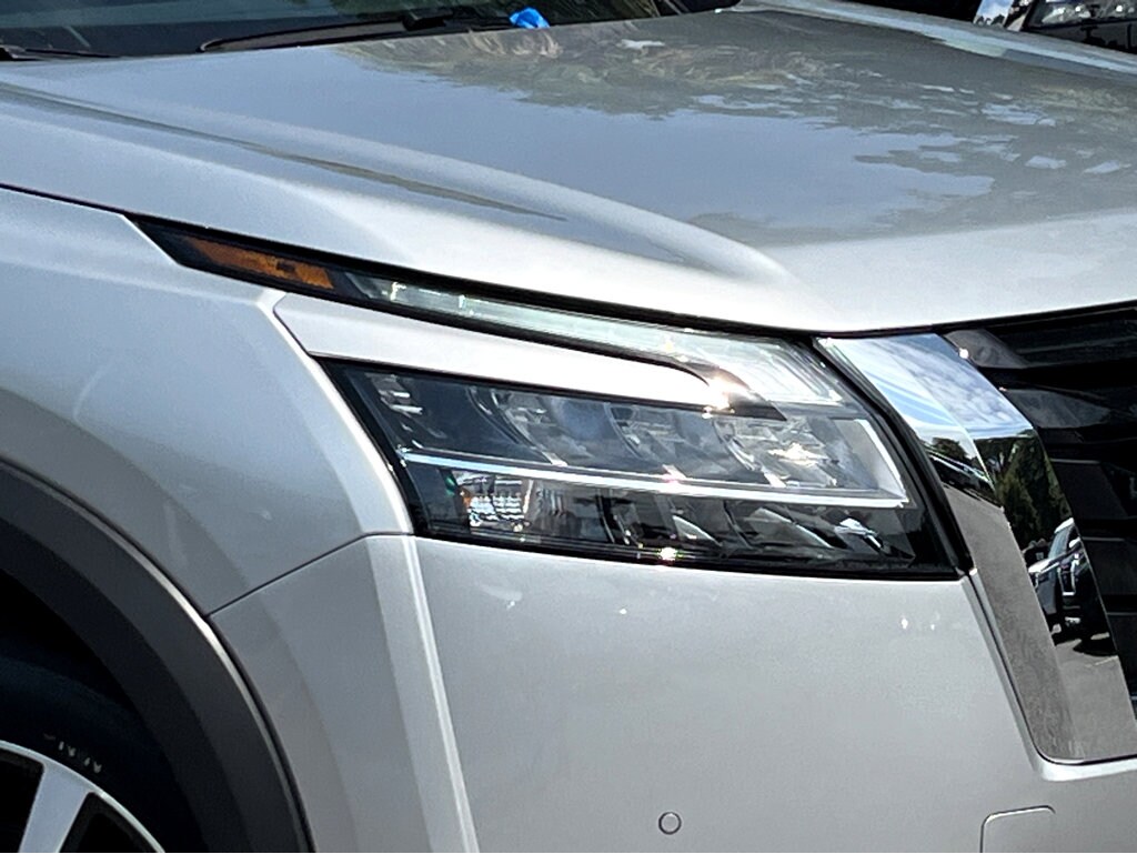 2024 Nissan Pathfinder Platinum photo 4