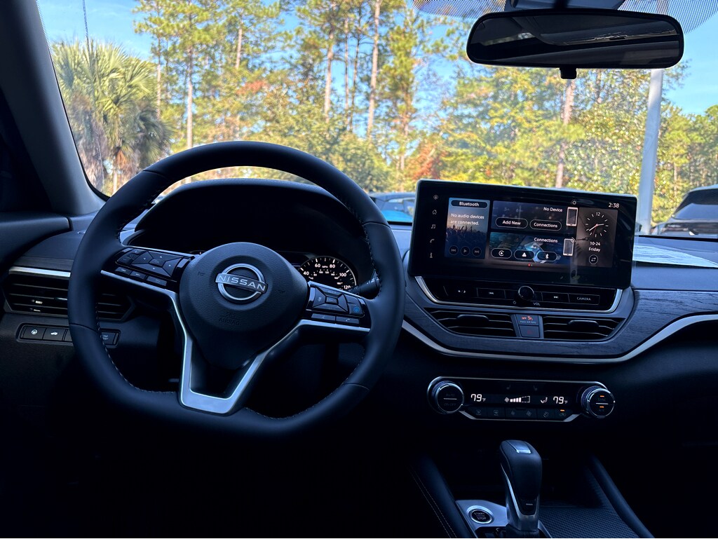 2025 Nissan Altima SV photo 4