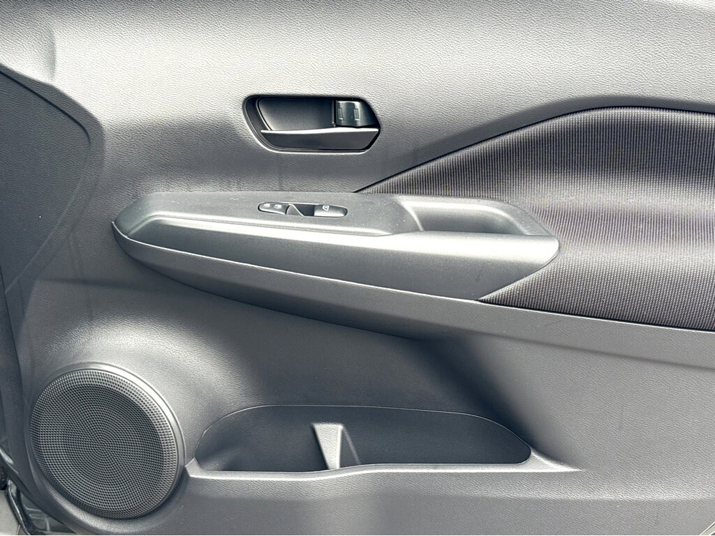 2025 Nissan Kicks Play S photo 4