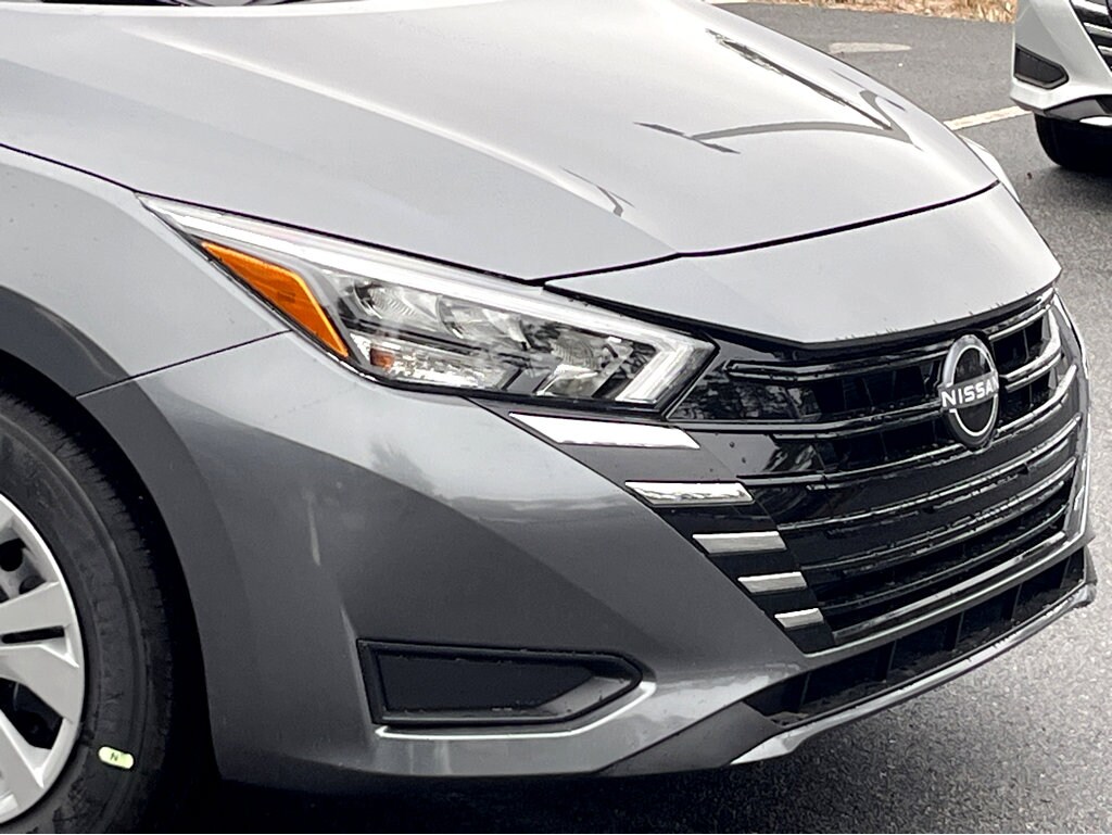 2025 Nissan Versa 1.6 SV photo 4