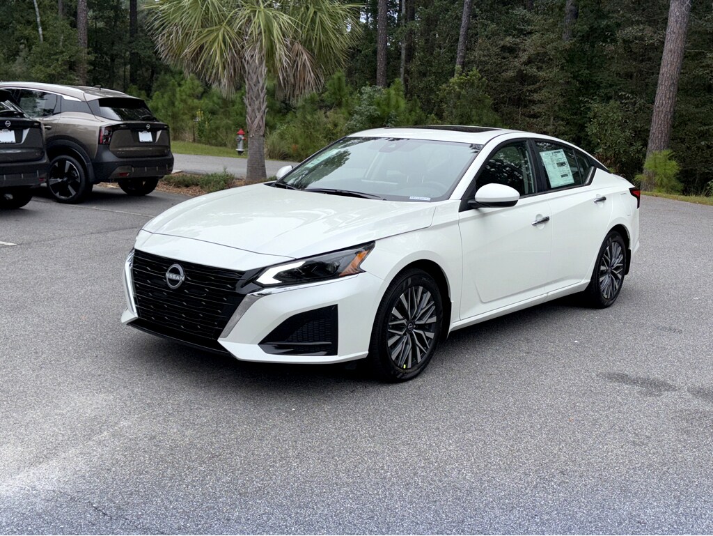 2025 Nissan Altima SV photo 2