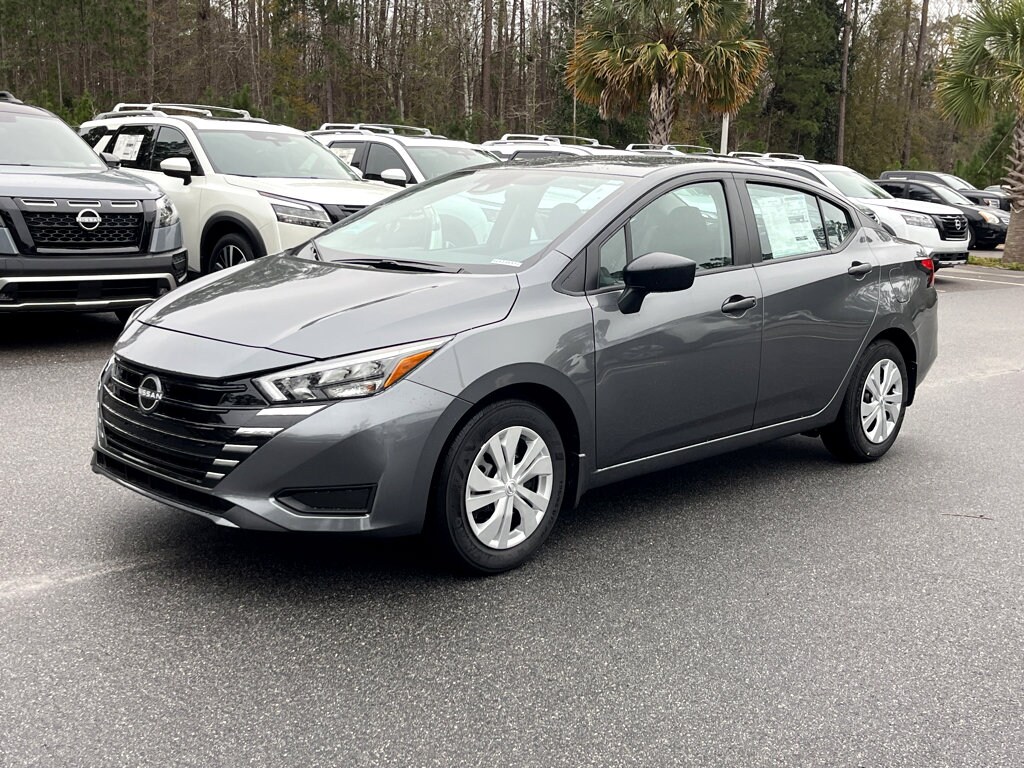 2025 Nissan Versa 1.6 SV photo 3