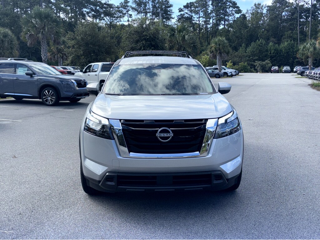 2025 Nissan Pathfinder SV photo 2