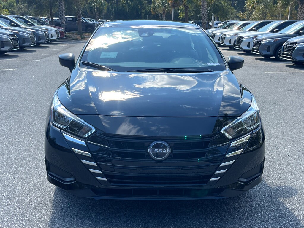2025 Nissan Versa 1.6 S photo 2