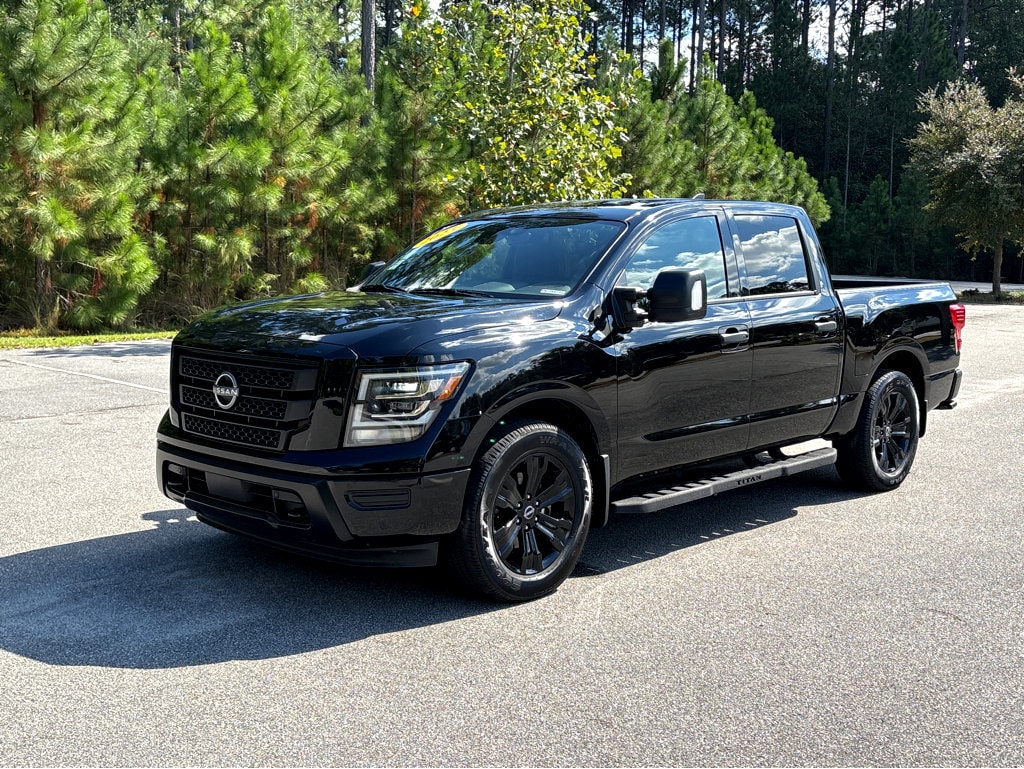 Used 2023 Nissan Titan SV Truck Crew Cab