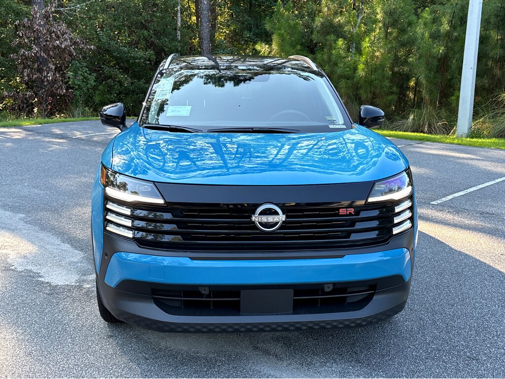 2025 Nissan Kicks SR photo 2