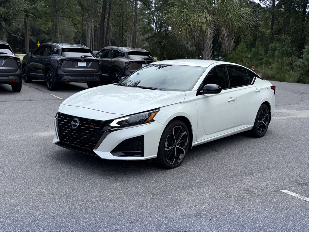 2024 Nissan Altima 2.5 SR photo 3