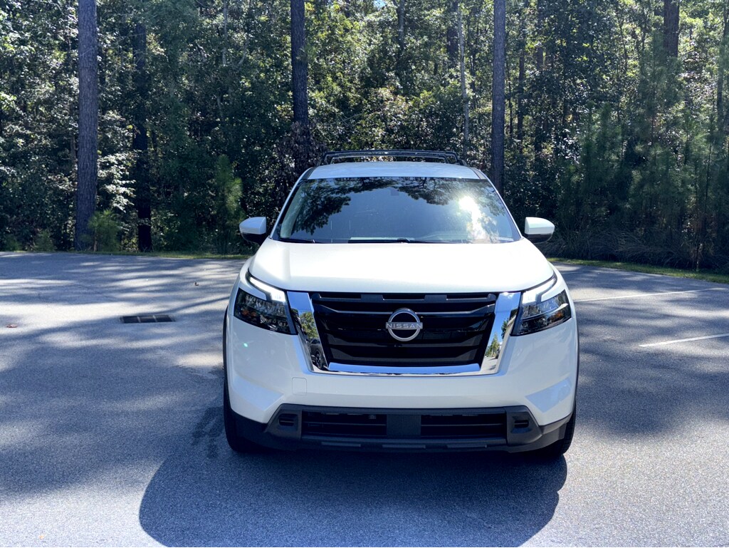 2025 Nissan Pathfinder SV photo 2