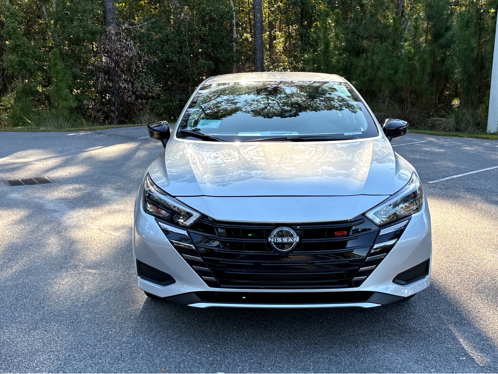 New 2025 Nissan Versa 1.6 SR Sedan