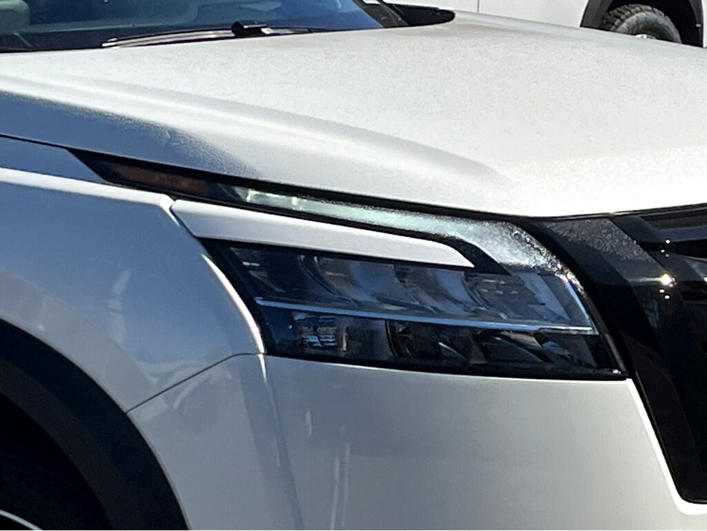 2024 Nissan Pathfinder Platinum photo 4