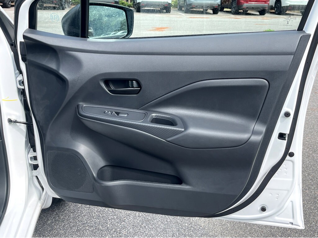 2025 Nissan Versa 1.6 S photo 4