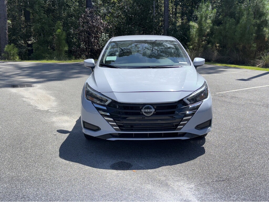 2025 Nissan Versa 1.6 SV photo 2