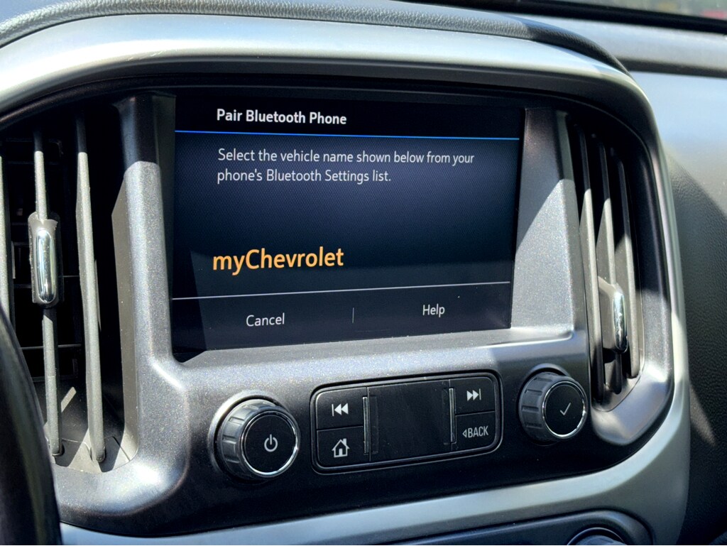 2021 Chevrolet Colorado LT photo 3