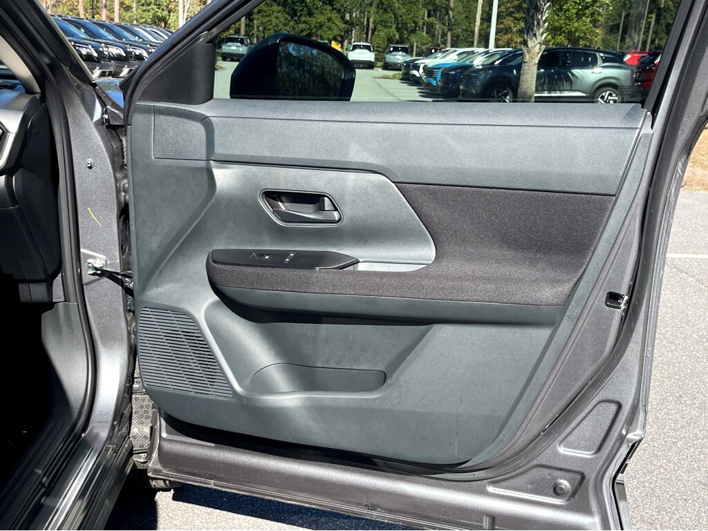 2025 Nissan Kicks SR photo 4