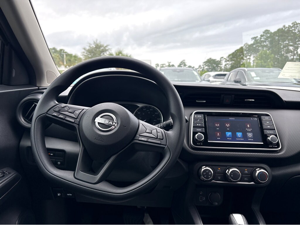 2025 Nissan Kicks Play S photo 4