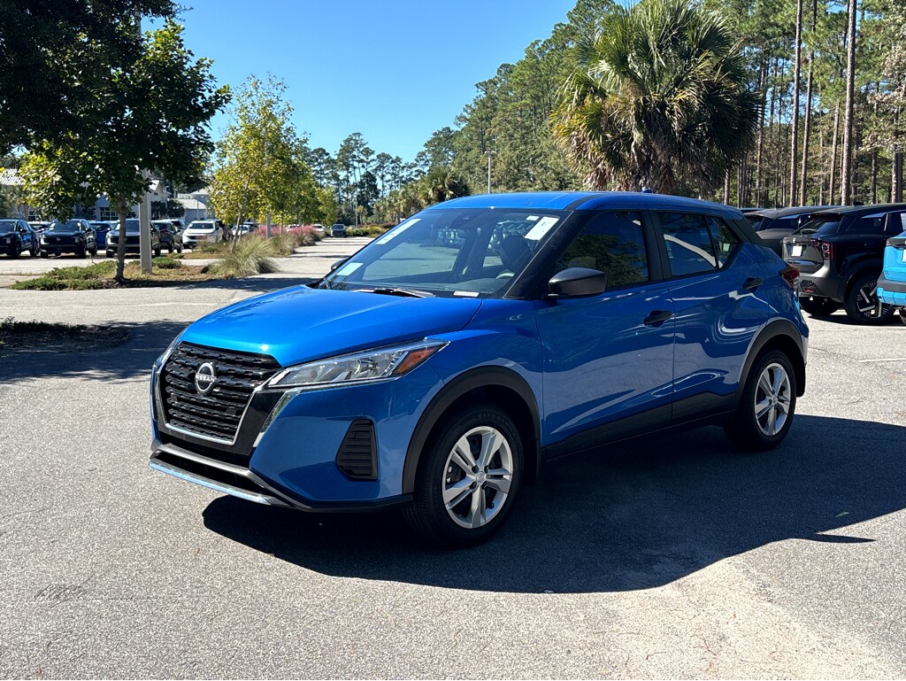 2025 Nissan Kicks Play S photo 3