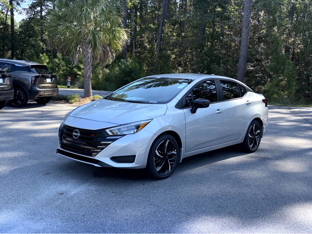 2025 Nissan Versa 1.6 SR photo 3