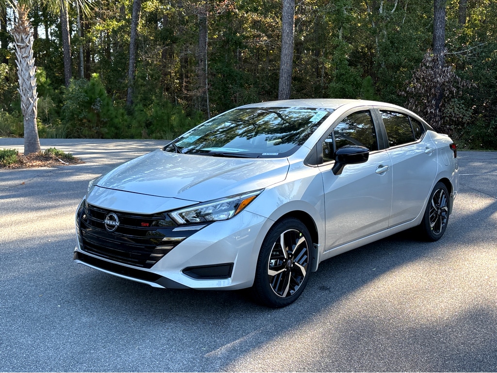 New 2025 Nissan Versa 1.6 SR Sedan