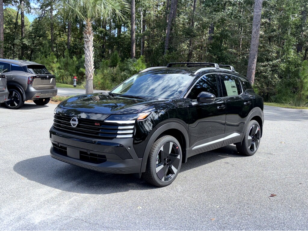 2026 Nissan Kicks SR photo 3