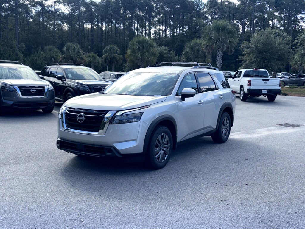 2025 Nissan Pathfinder SV photo 3
