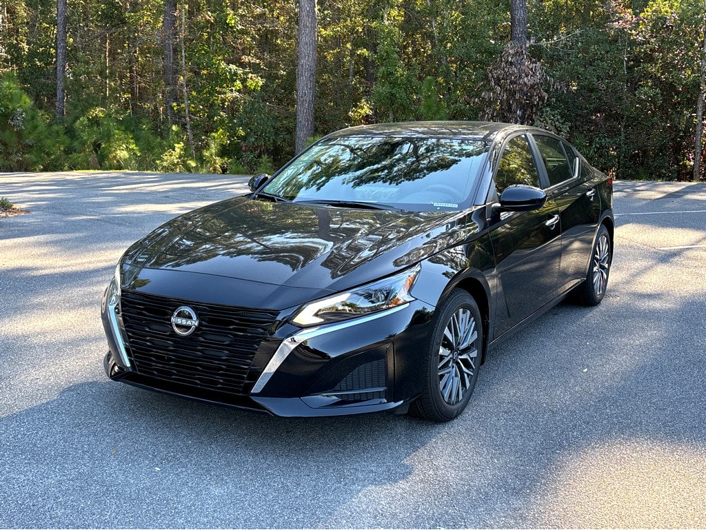New 2025 Nissan Altima SV Sedan